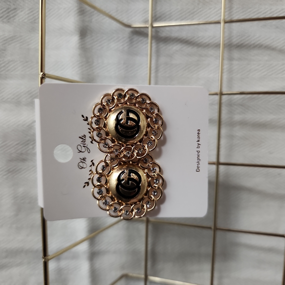 Luxurious earrings.